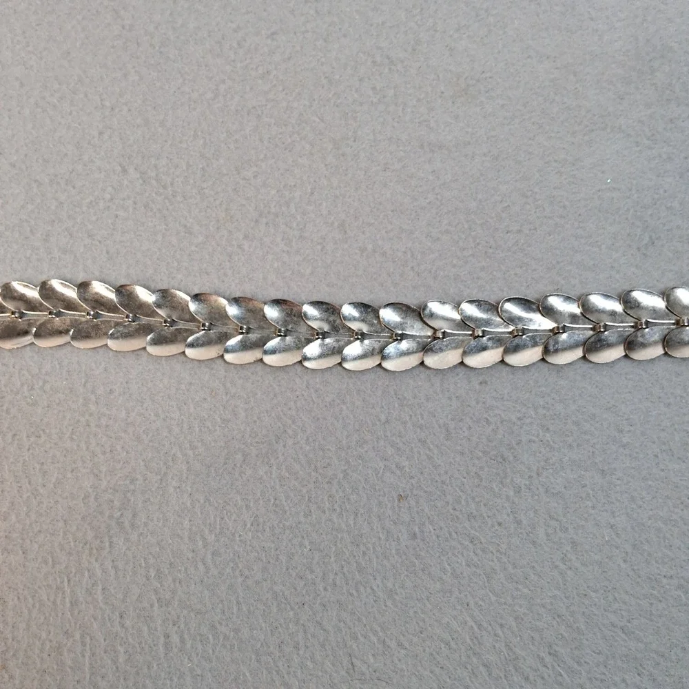 Vintage Silver Tone Leaf Link Collar Necklace Articulated Retro 17.5 Inch